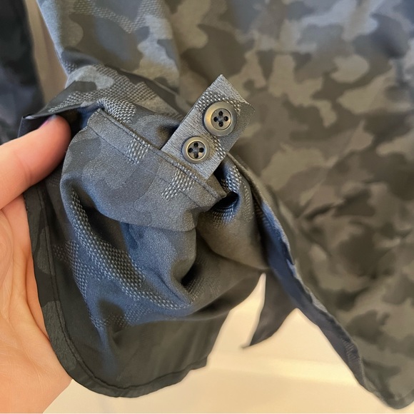 Lululemon Down to the Wire Men’s Camo Longsleeve Button-Up - Picture 6 of 9